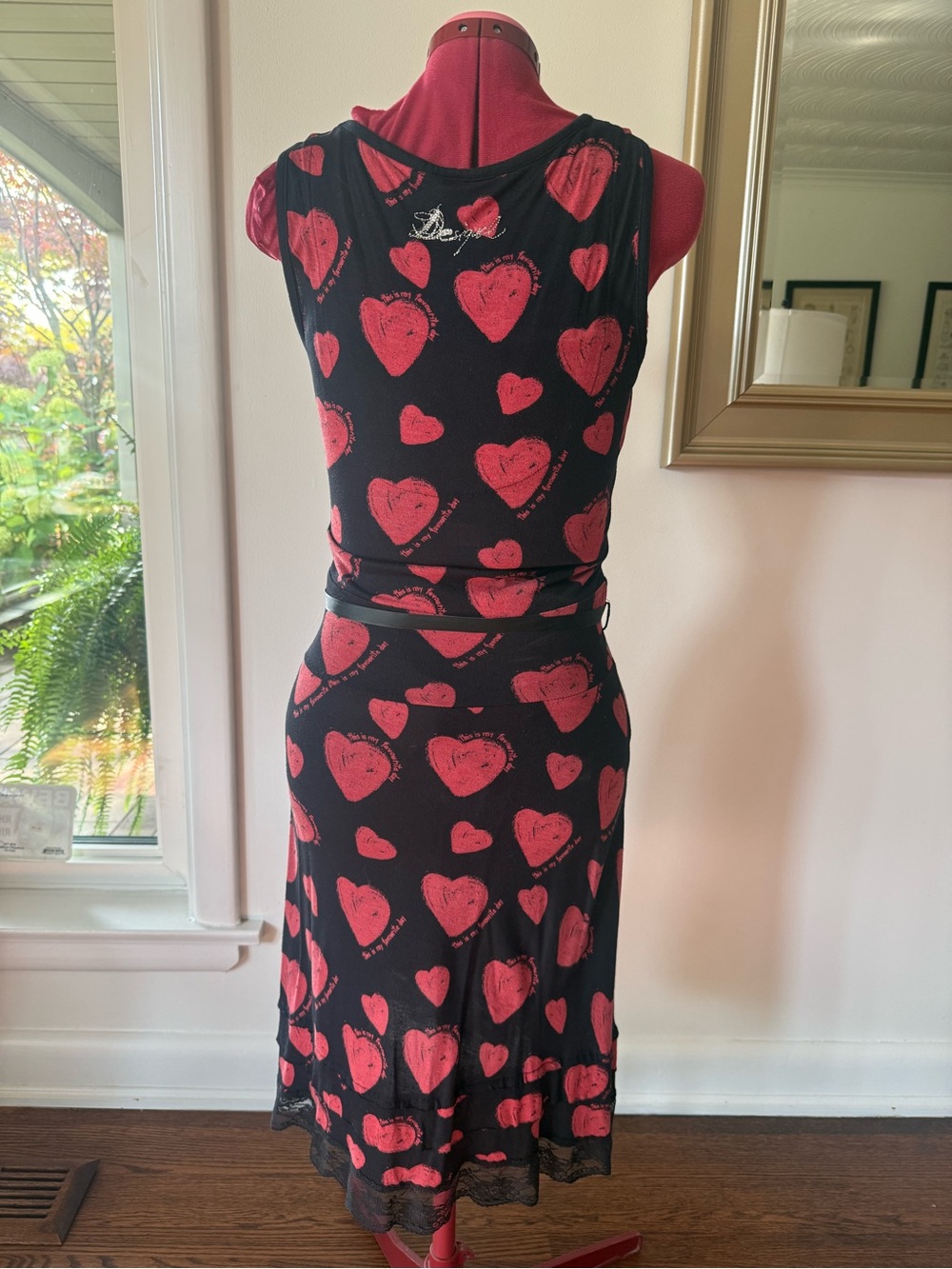 RED HEART PRINT SLEEVELESS DRESS - Picture 6 of 9